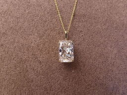 14 kt. Guldhalskæde med 5.05 ct. Briliantsleben Diamant