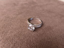 14 kt. Hvidguldring med 2.29 ct. Briliantsleben Diamant