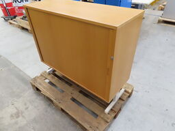 Skab med jalosilåge