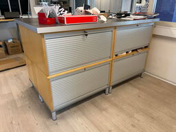 Arbejdsbord med reoler