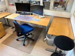 El. hæve/sænke skrivebord, 2 stk. skuffemoduler,  2 stk. reol