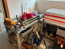 2 stk. borde med indhold