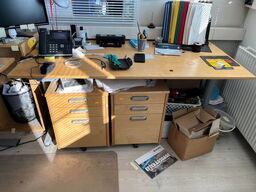 El. hæve/sænke skrivebord samt skuffemoduler