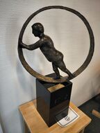 Bronzefigur PALLE MERNILD "HOLDE HJULENE I GANG"