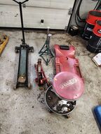 Liggebræt, værkstedsstol, jacks og donkraft.