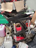 Rullevogn med diverse værktøj.