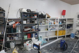 6 fag lagerreoler med div. Værktøj og varelager