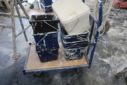 Opbevaringsvogn med indhold