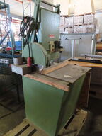 Hydraulisk profiljernssaks og stansemaskine