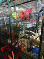 Sikringsbur med indhold