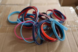 Stort parti gummi armbånd