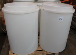 2 stk. 400 ltr. Plastbeholder  ubrugt