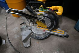 Kap/geringssav DEWALT DCS365