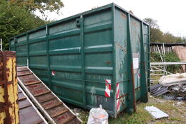 Affaldsontainer med indhold