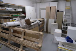 Div. Varelager, karme, reoler m.m.