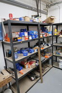 2 fag lagerreoler med div. Skruer m.m.