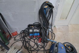 Byggepladstavle, forlængerledninger, kaffemølle m.m.