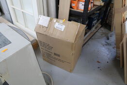 Kasse med racks til glas