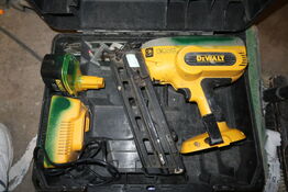 Akku sømpistol DEWALT DC618 med batteri og lader