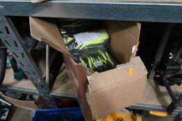 Kasse med arbejdshandsker