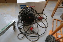 Kabeltromle samt forlængerledning