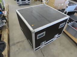Osteklokke flightcase