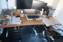 El. hæve/sænkebord, stol, skuffemondul og lampe