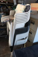 19 stk. havestole, hyndeboks og hylder