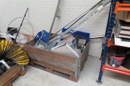 Palle med diverse arbejdslamper + kraftstik mv. 