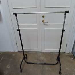 Byggematerialer, varepartier, hus og have mv.