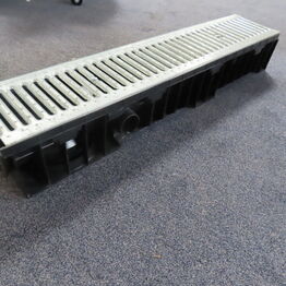 Byggematerialer, varepartier, hus og have mv.