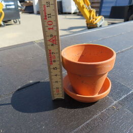 Byggematerialer, varepartier, hus og have mv. (fragt kan arrangeres med sælger)