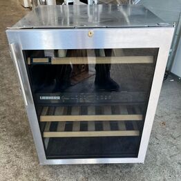 Overskud fra Hvid-El Vinkøleskabe og hvidevarer