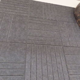 Overskudsauktion, akustik, skruer mm.