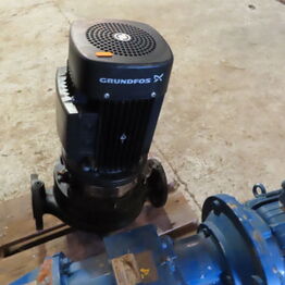 Oprydningsauktion hos maskinhandler *Robotsvejser - Svejseværk - Saksebord - Traktor*