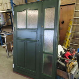 Oprydningsauktion hos maskinhandler *Robotsvejser - Svejseværk - Saksebord - Traktor*