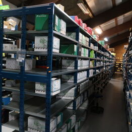 Vestsjællands Autodele ApS *Holbæk - Del 2 - Butiksinventar - Lagerreoler - Gaffeltruck m.m.*