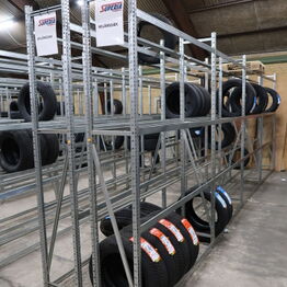 Vestsjællands Autodele ApS *Holbæk - Del 2 - Butiksinventar - Lagerreoler - Gaffeltruck m.m.*