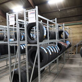 Vestsjællands Autodele ApS *Holbæk - Del 2 - Butiksinventar - Lagerreoler - Gaffeltruck m.m.*