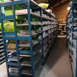 Vestsjællands Autodele ApS *Holbæk - Del 2 - Butiksinventar - Lagerreoler - Gaffeltruck m.m.*