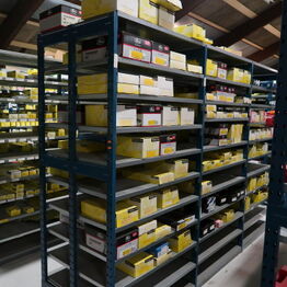 Vestsjællands Autodele ApS *Holbæk - Del 2 - Butiksinventar - Lagerreoler - Gaffeltruck m.m.*