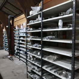 Vestsjællands Autodele ApS *Holbæk - Del 2 - Butiksinventar - Lagerreoler - Gaffeltruck m.m.*