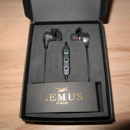 Lemus ApS *Del 4 - Headsets - Trådløse Højtalere - Lamper/Højtalere m.m.*