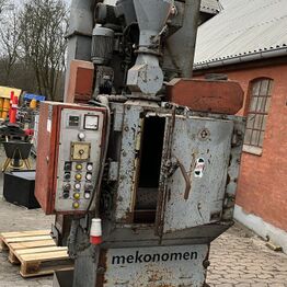 Lastbil m. Kran, Mortorbåd, Lampe Varelager, Birkebrænde m.m.