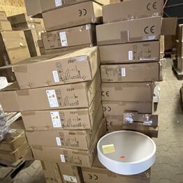 Lastbil m. Kran, Mortorbåd, Lampe Varelager, Birkebrænde m.m.