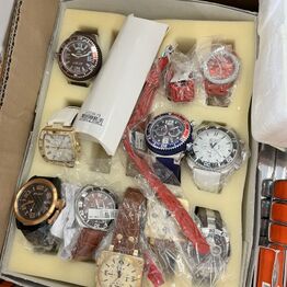 House of Excellence *del 26* Ure fra Jet Set, Timex, Axcent. inkl. urekasser og display stander