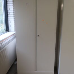 Overskud fra Universitet - del 2 *Laboratorieudstyr, Kontormøbler, Hårdehvidevarer m.v.*