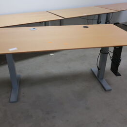 Overskud fra Universitet - del 2 *Laboratorieudstyr, Kontormøbler, Hårdehvidevarer m.v.*