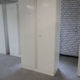 Overskud fra Universitet - del 2 *Laboratorieudstyr, Kontormøbler, Hårdehvidevarer m.v.*