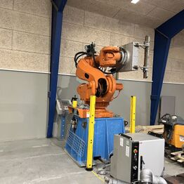 PU skum anlæg, robotarm og andet overskud fra Venning Maskinfabrik